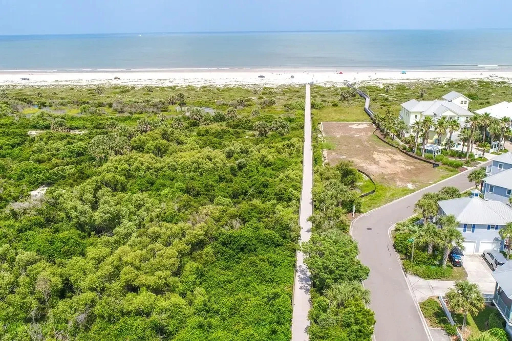 Dog-friendly Vacation Home Close to the Beach With Pool & Screened Porch