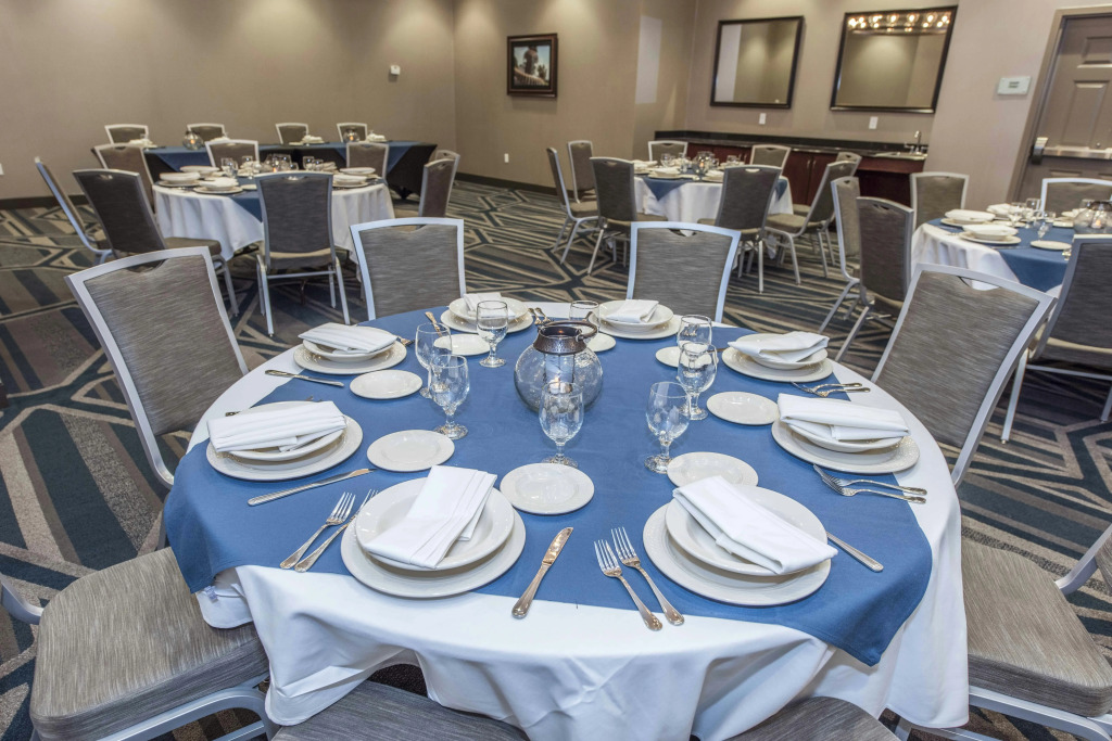 DoubleTree by Hilton North Charleston - Convention Center