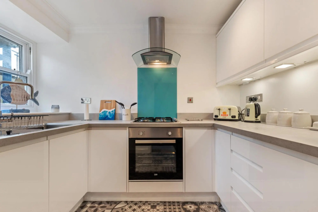 3 South Beach Court - Cosy Seafront Apartment