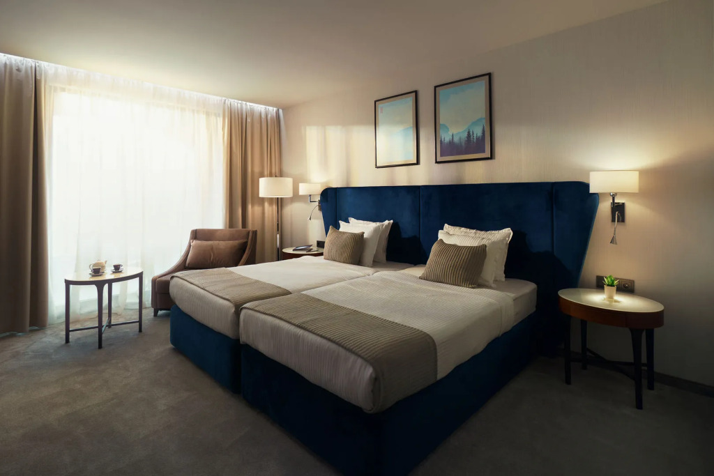 Astor Garden Hotel
