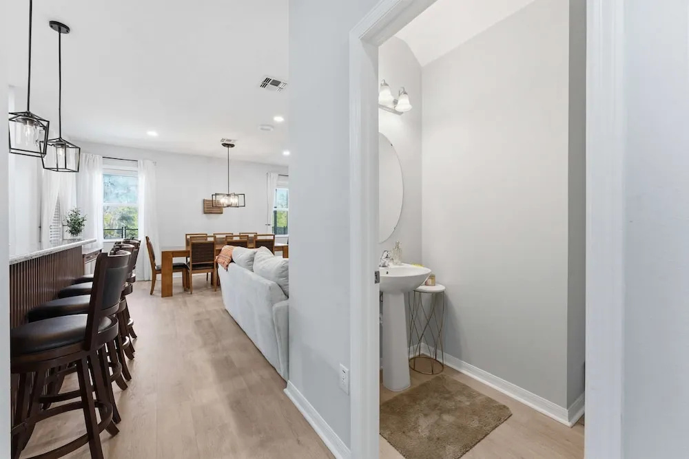 Luxurious 5-bedroom House With Pool Near Disney World - Perfect for Your Family 2613