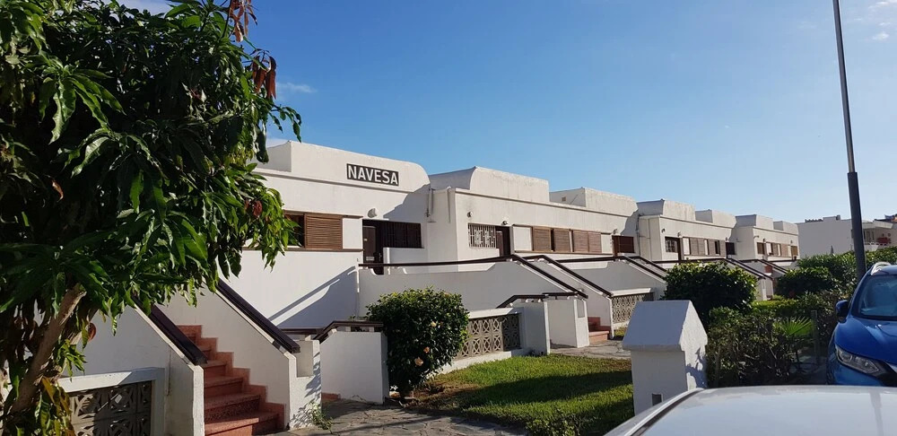 Luxury 2 bedroom APT 50 m from beach