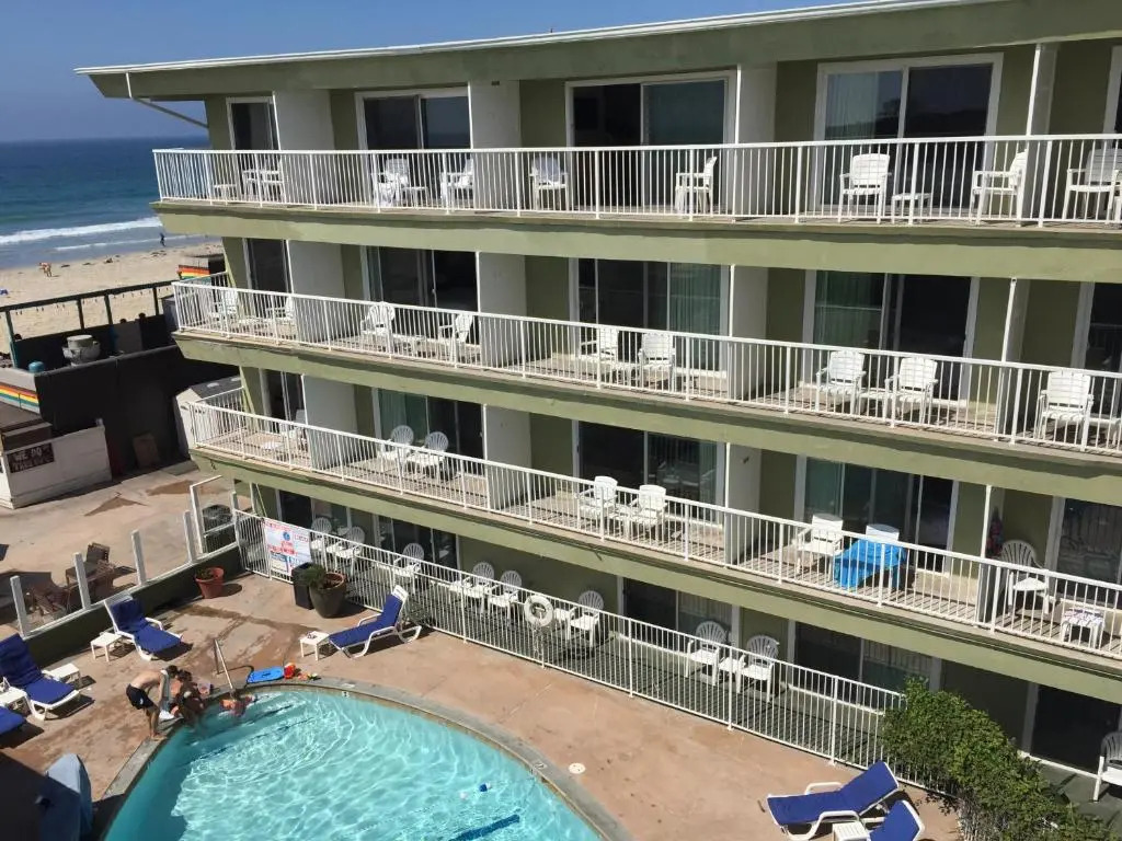 Surfer Beach Hotel