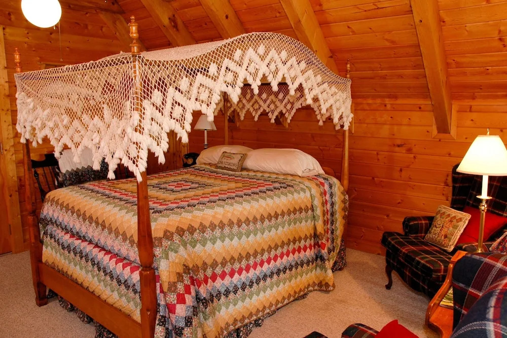 ON THE RIDGE - 3 Br Cabin