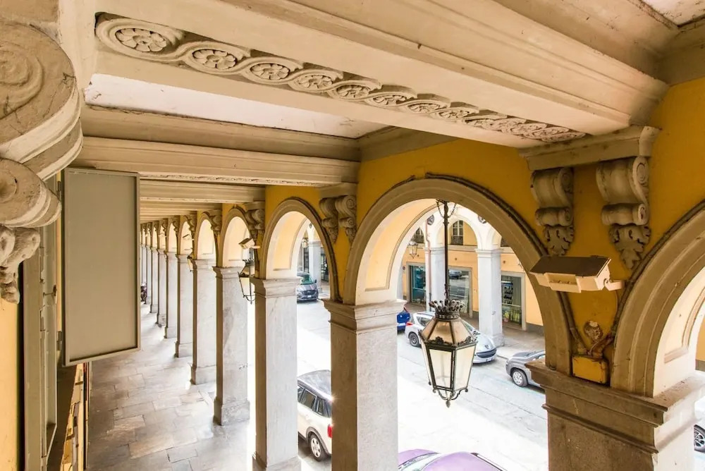 Porta Nuova Central Flat with Balcony