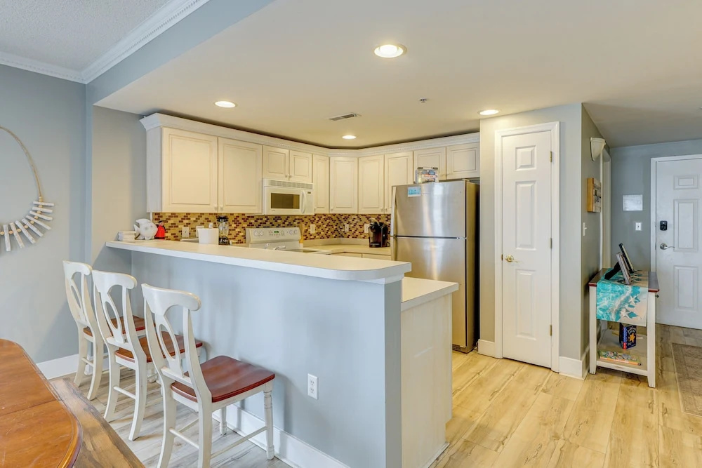 High Walkability, Pool Access! Ocean City Condo