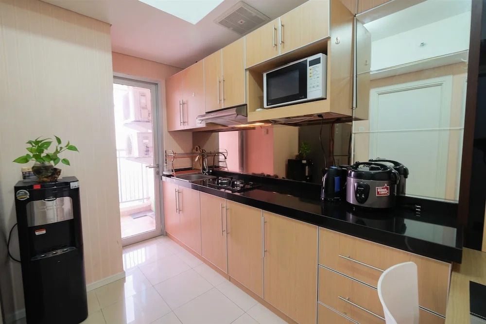 Modern and Classy 1BR Green Lake Sunter Apartment
