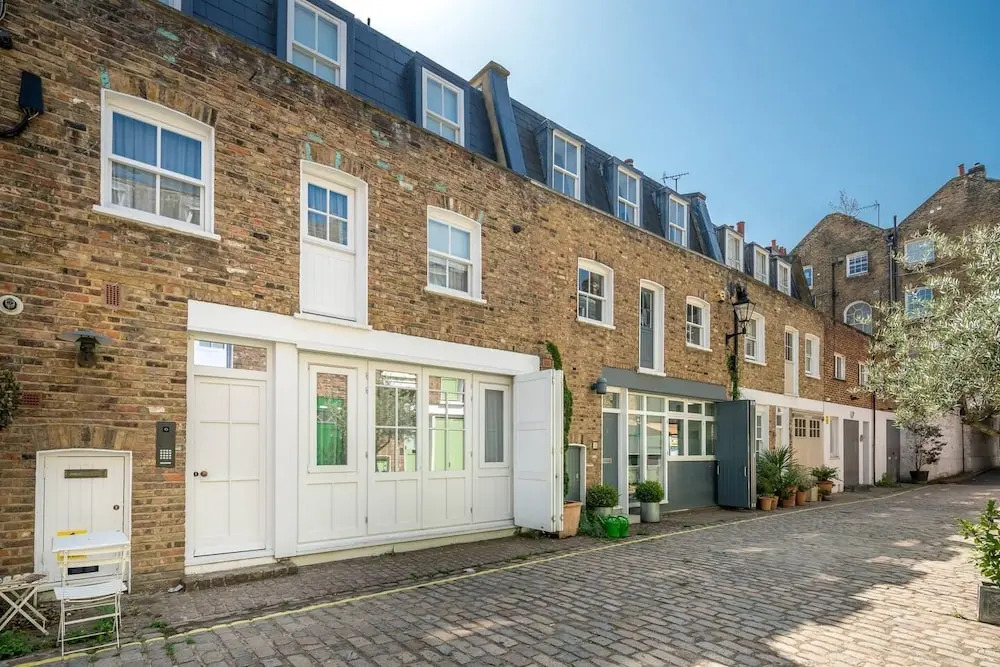 Airy and Bright 4 bed house near Hyde Park