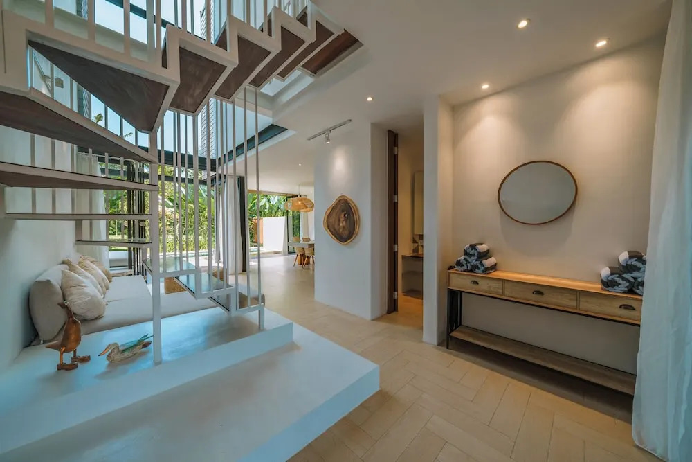 Villa RIZR: Industrial 3BR villa nearby Berawa Beach