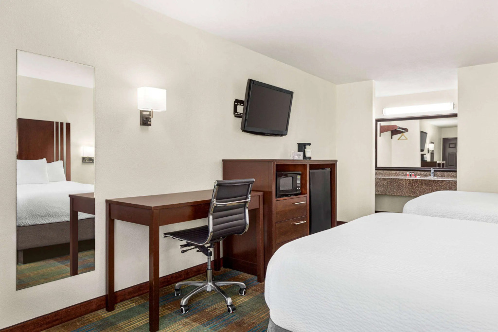 Ramada by Wyndham San Antonio Near SeaWorld - Lackland AFB