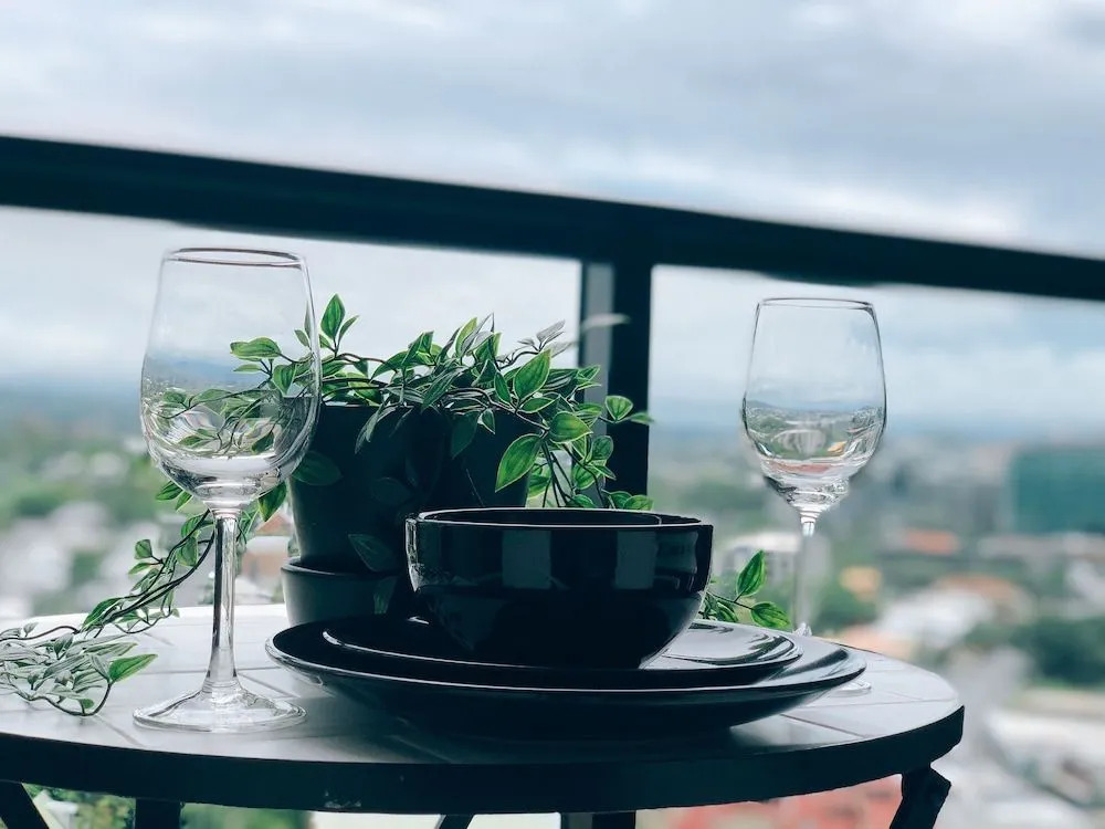 Spectacular Views of CBD by FV with Free Car Park