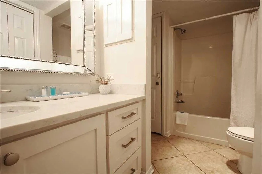 Ocean 2503 - 2 Br condo by RedAwning
