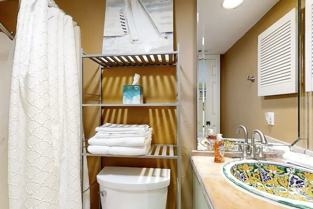 Oceanfront Condo With Pool & Tennis - Balcony, AC, Wifi & Washer/dryer
