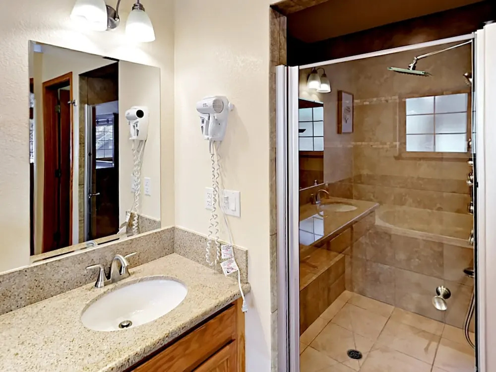 4BR South Tahoe Hot Tub Haven by RedAwning