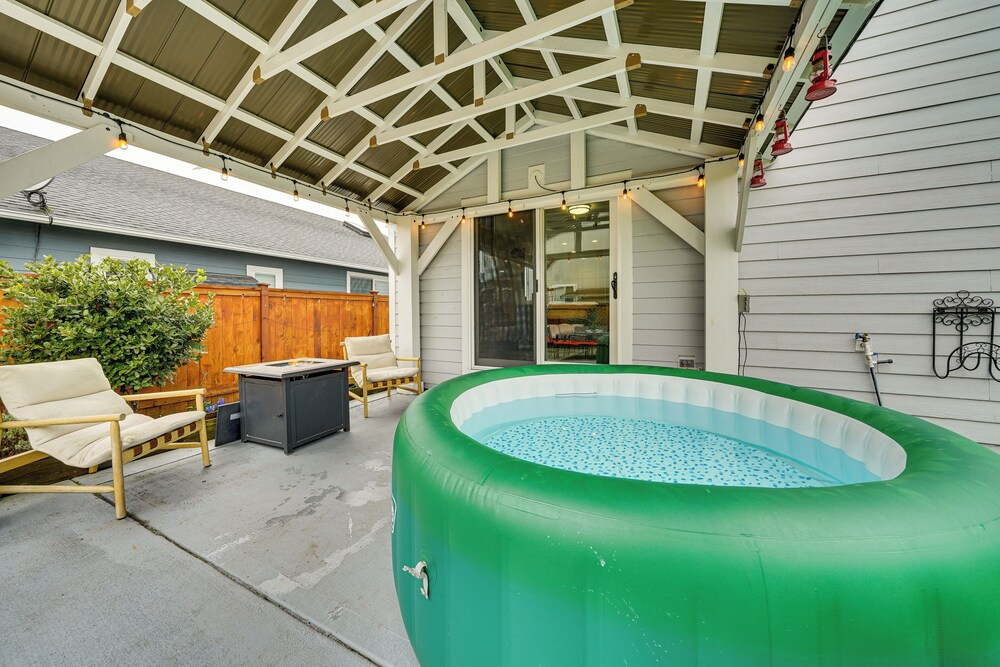Patio Oasis! Contemporary Tacoma Hideout