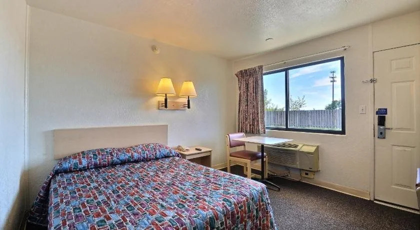 Motel 6 Indianapolis East