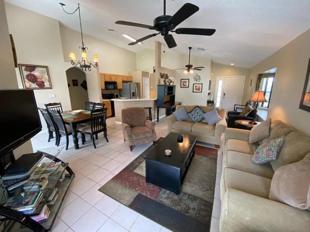 1531GUV -Home away from home! Golf front villa!