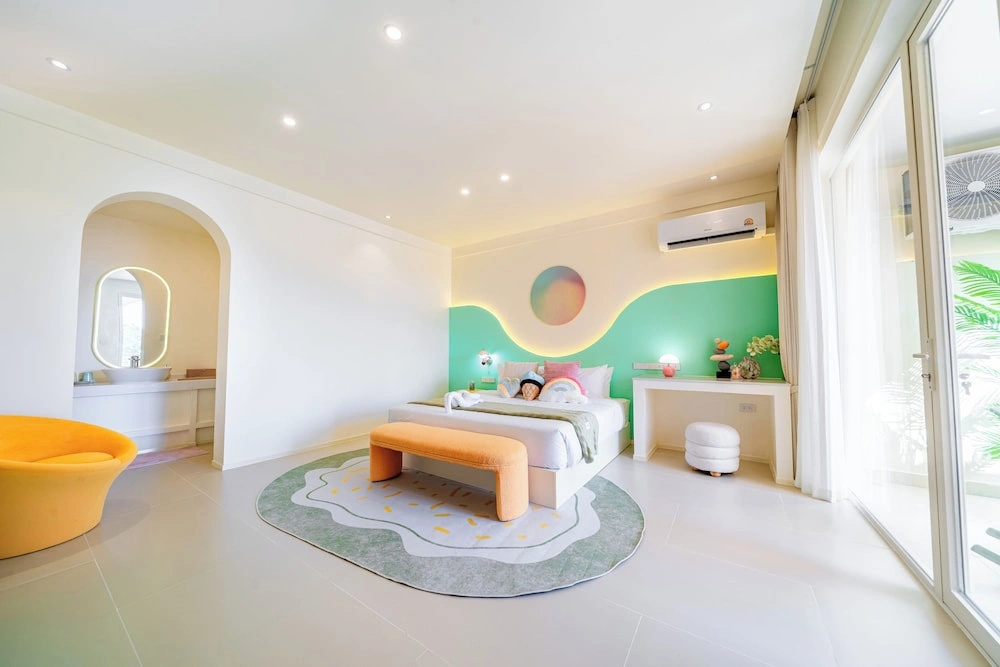 Candy House Pool Villa with KTV
