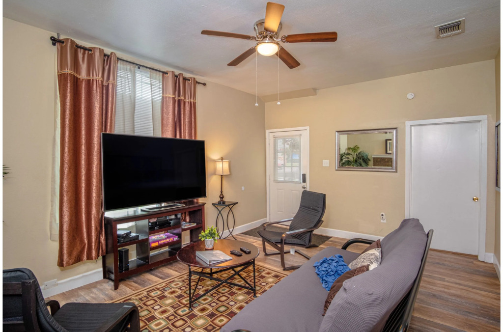 Large 3br/2ba Family Home W/patio Near Downtown!