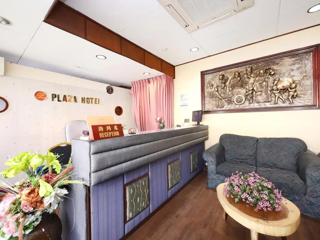 OYO 699 Plaza Hotel