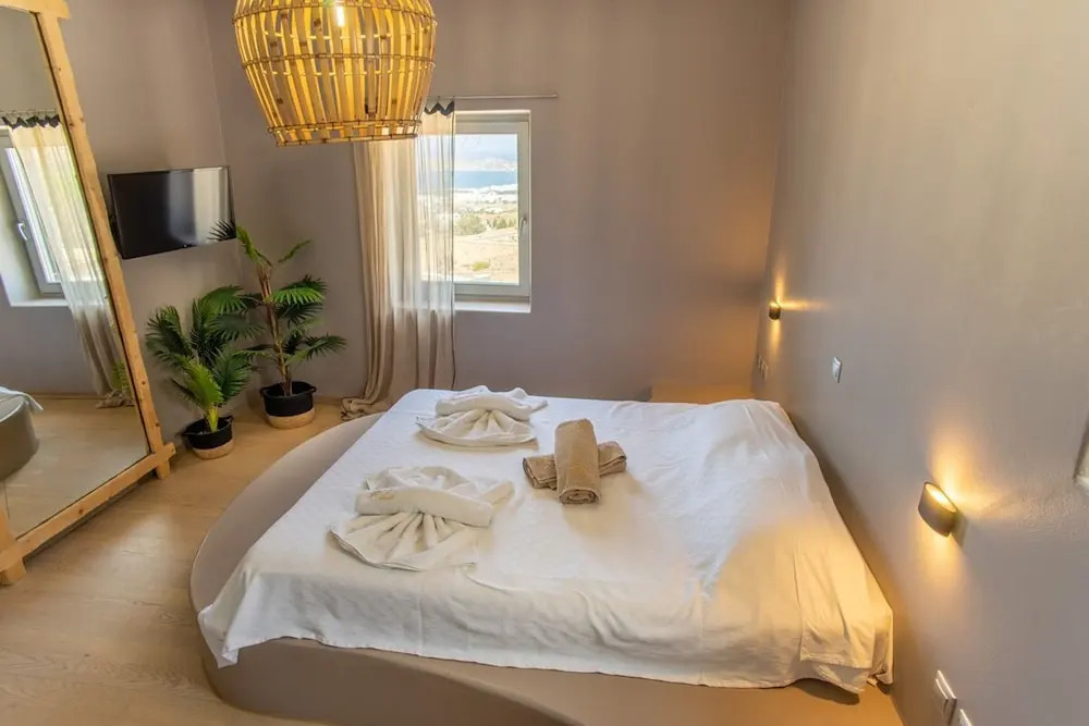 Luxury Villa Delphinus - AllParos Villas