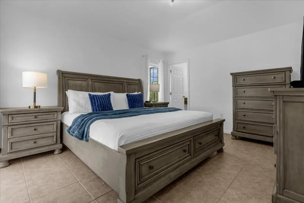 3 Bedrooms 2 Bathrooms Lake Berkley 1076 Lb