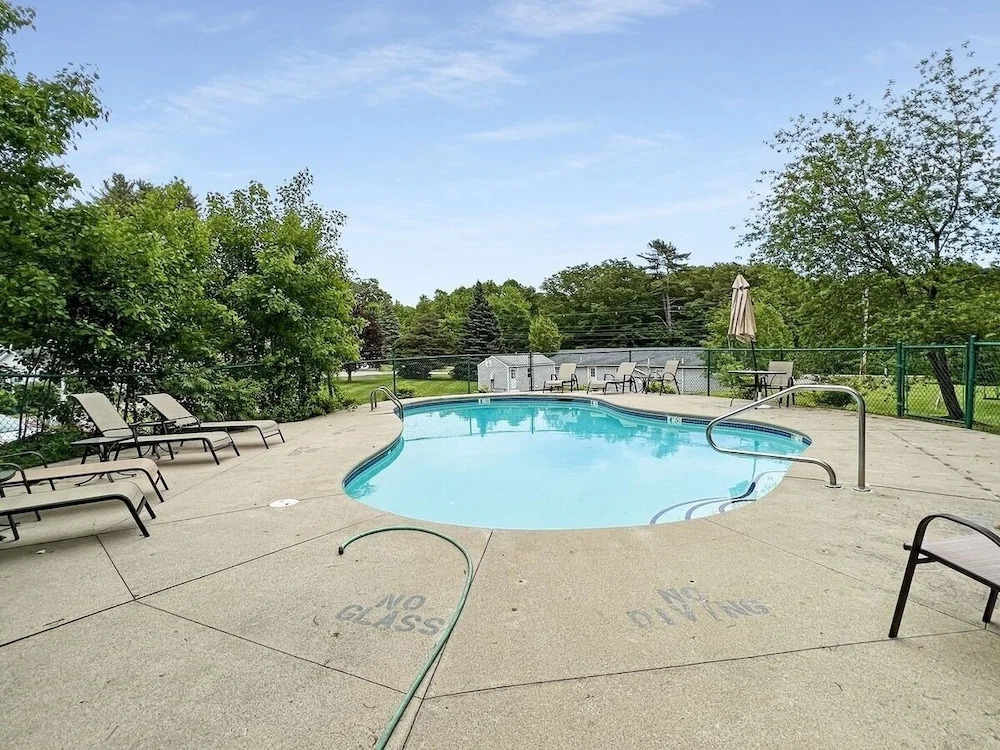 Captain's Quarters, Close To Downtown Ogunquit 1 Bedroom Cottage by RedAwning