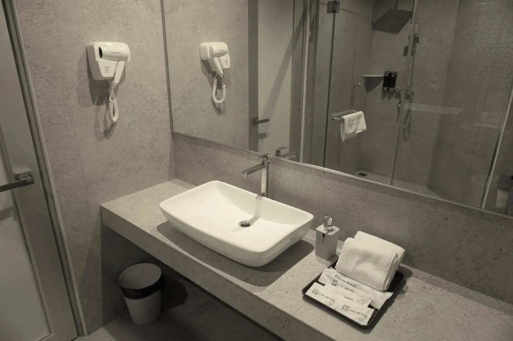 Frame Hotel