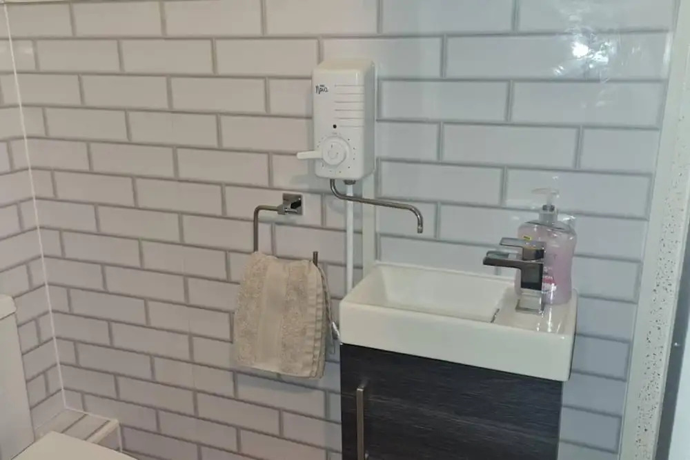 2 Bed Flat - Sleeps 3 - Parking - Wifi