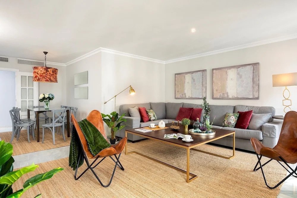 Luxury 3 Bd Apartment Next to the Cathedral. Constitución III