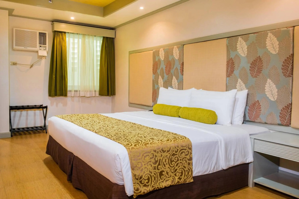 La Piazza Hotel and Convention Center Inc