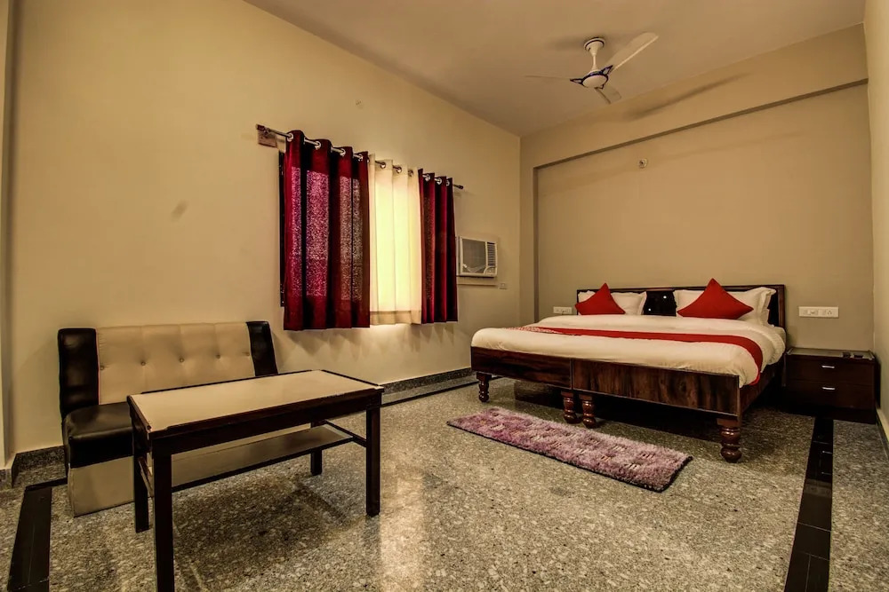 OYO 16578 RS Palace