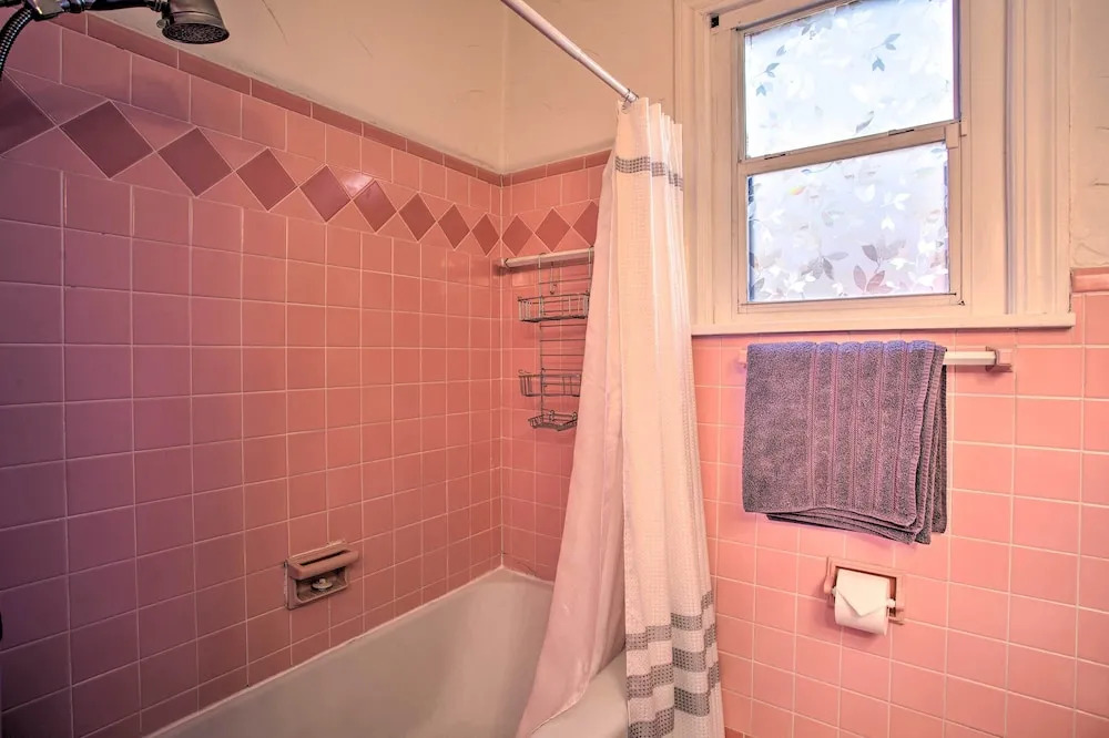 Pet-friendly OKC Home w/ Yard ~ 5 Mi to Dtwn!