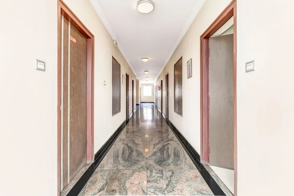 OYO 60932 Hotel Basera Inn