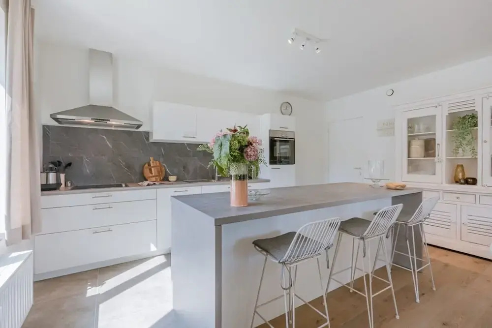 A Luminous Apartment Near the Marina