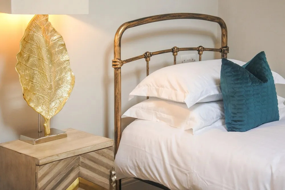 Saxon Rose Apartment