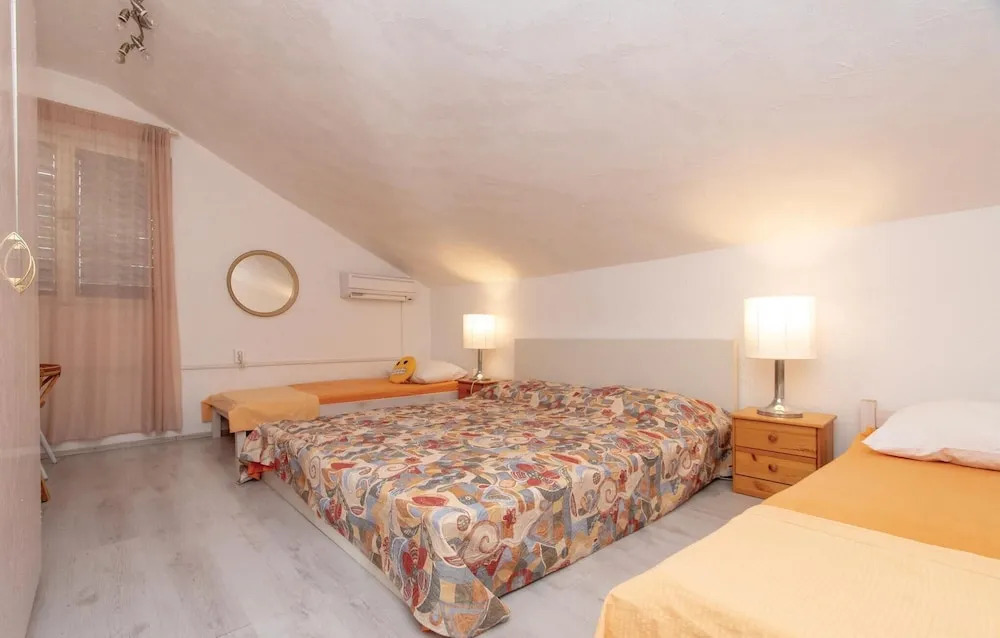 Stunning Home in Korcula With Wifi and 6 Bedrooms