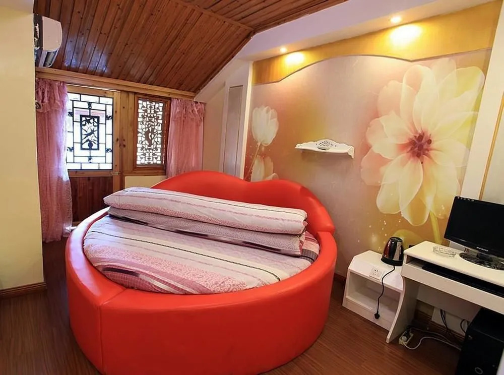 Yijianglou River View Inn (Fenghuang Old Town River View)