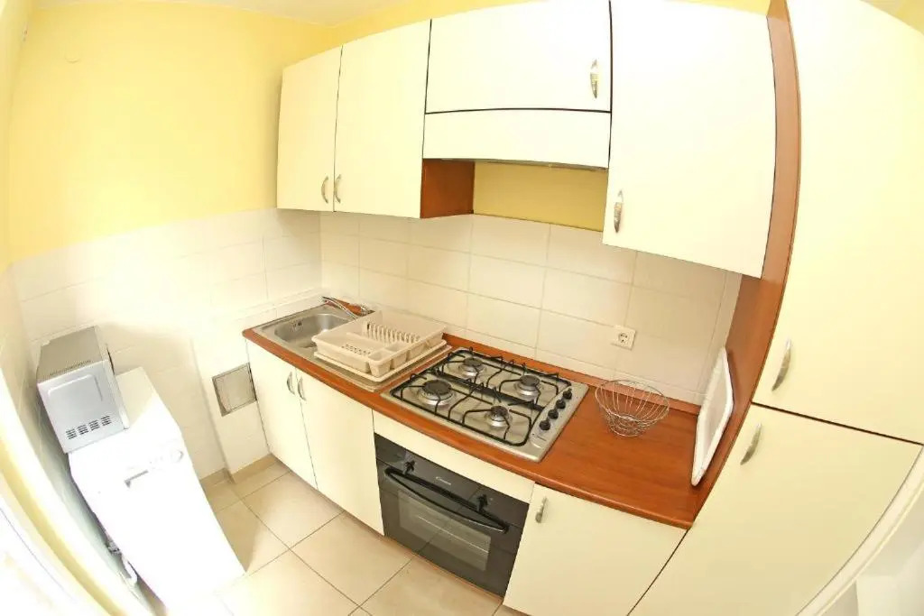 SOLARIS Modern & Comfortable Apartments with Free Private Parking