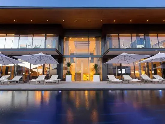 Cliff Top Residence