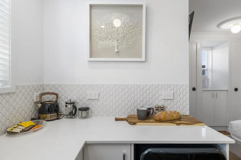 Sea Pine Cottage and Studio - Beach & village central, Family, Sleeps 8