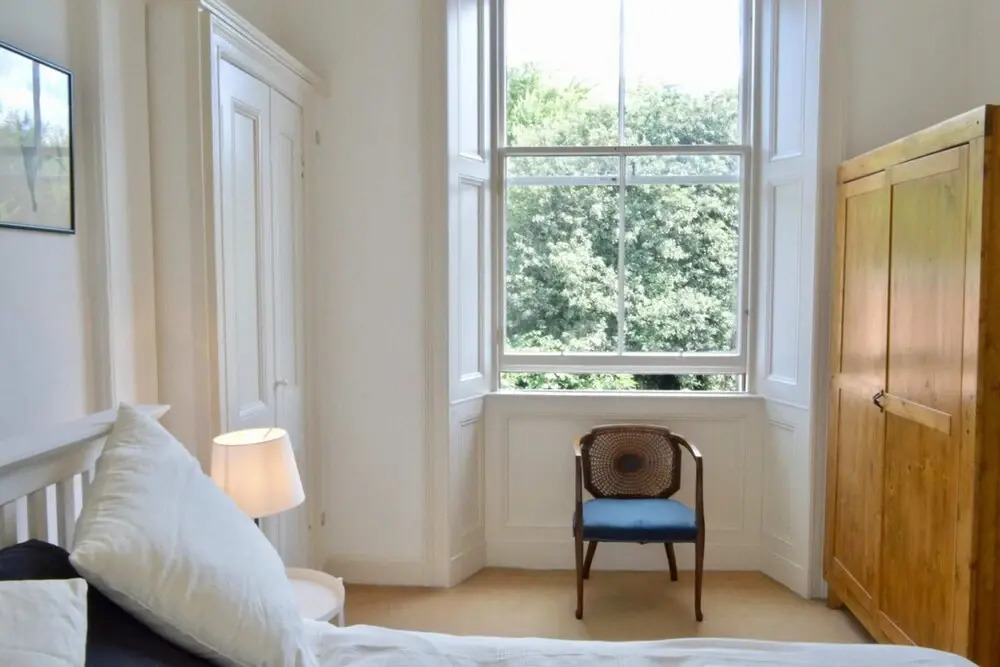Bright 2 Bedroom Dalry Apartment