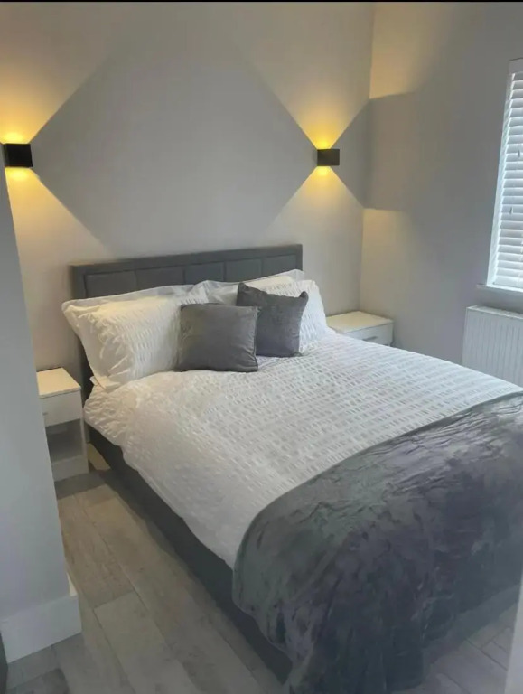 Apt 3, Lisvarna House
