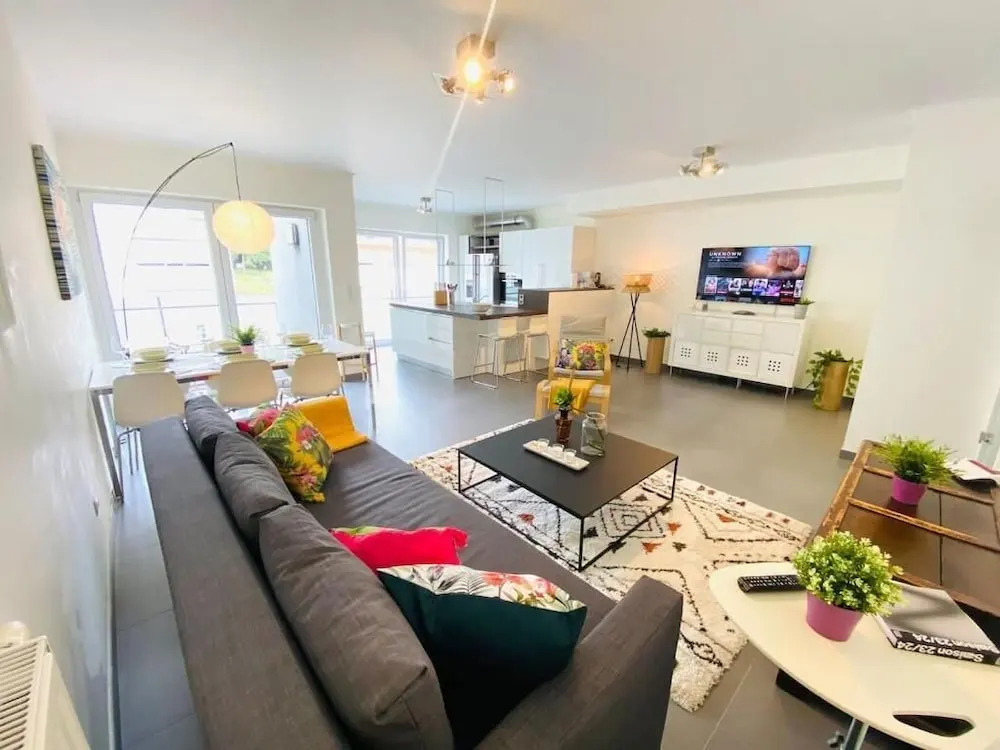 Large 3bedrooms with Terrace and Parking