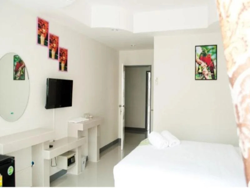 Gold Dolphin Pattaya