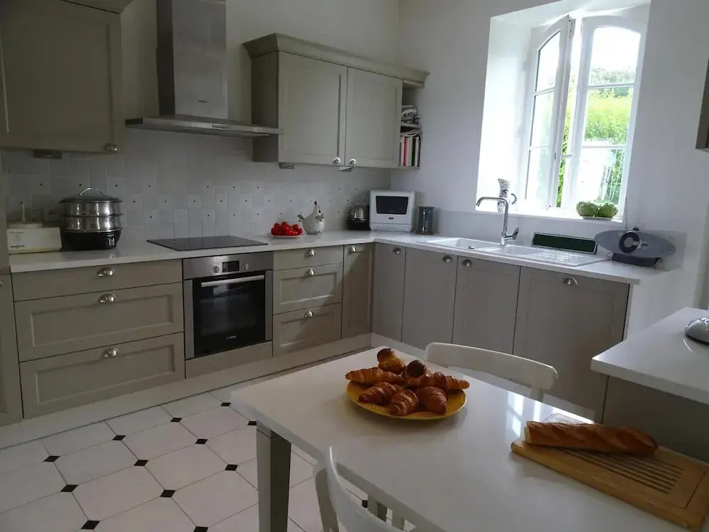 Villa in Primel with Sea View and Beach Access