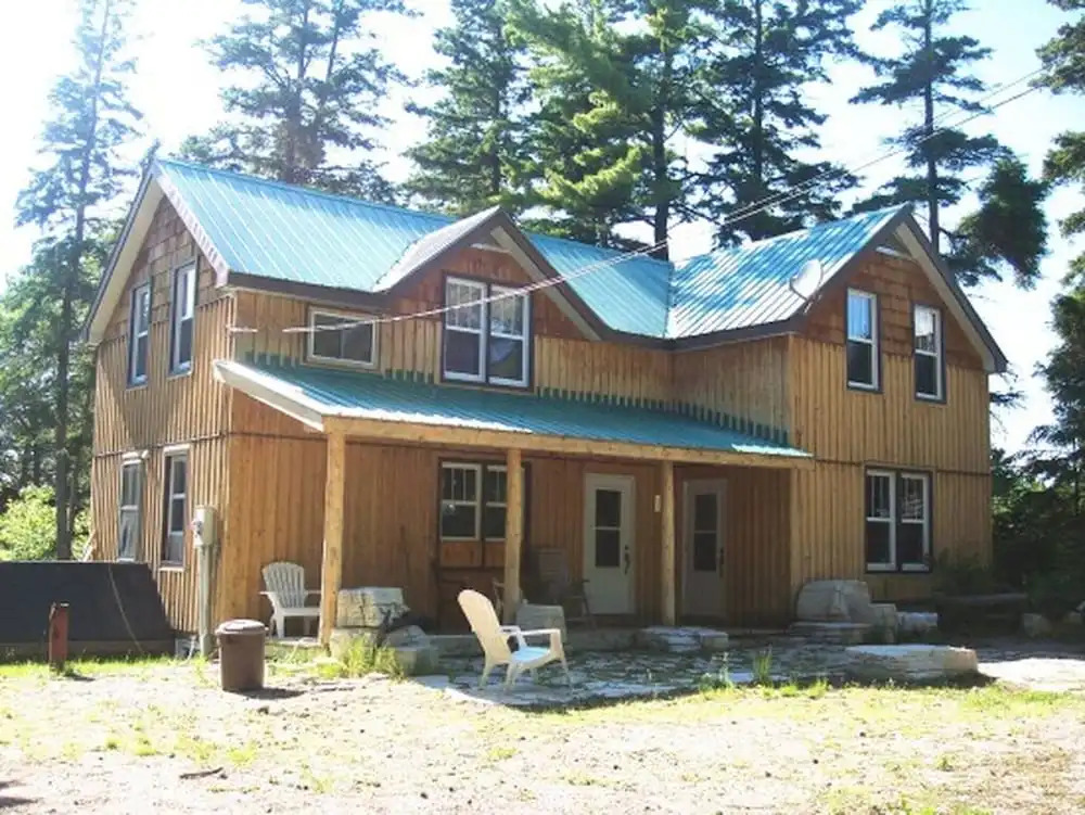 4 Bedroom Cottage on Manitoulin Island Next to Sand Beaches
