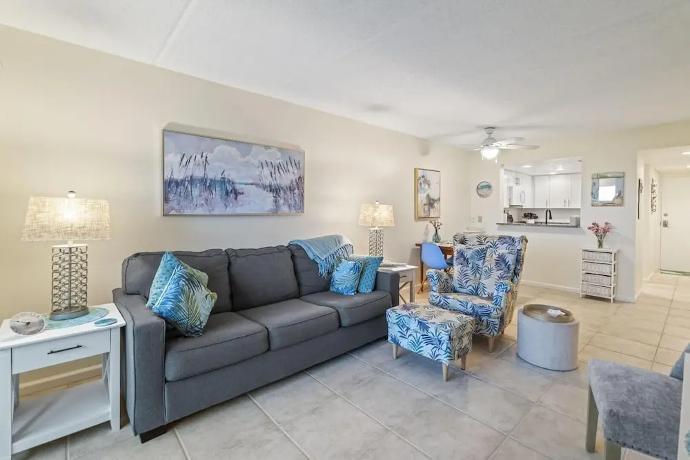 Life's A Beach~oceanfront 2 Bedroom Condo by RedAwning