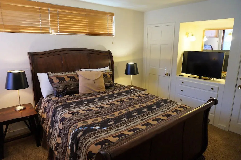 563 2 Bedroom Condo