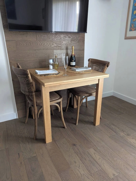 Stylish New Apartment in Central Seaview - 5 Star Comfort!